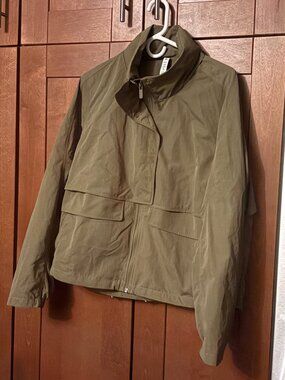 Lululemon Always Effortless Classic-Fit Jacket Midium Olive Green Sz  12